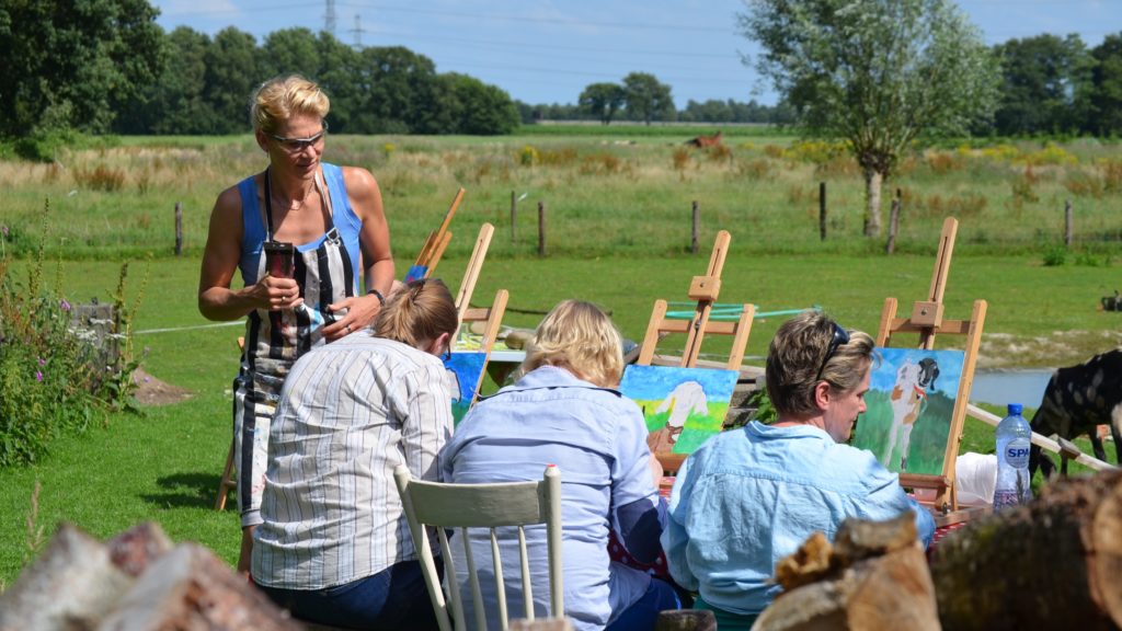 Nicole van der Veen-Kerssies geeft schilder workshops op Taribush