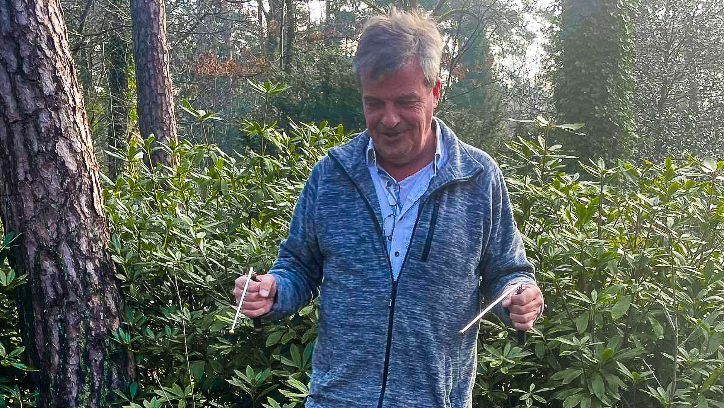 Wichelroede lopen met Hans tijdens een workshop bij Taribush Uitjes