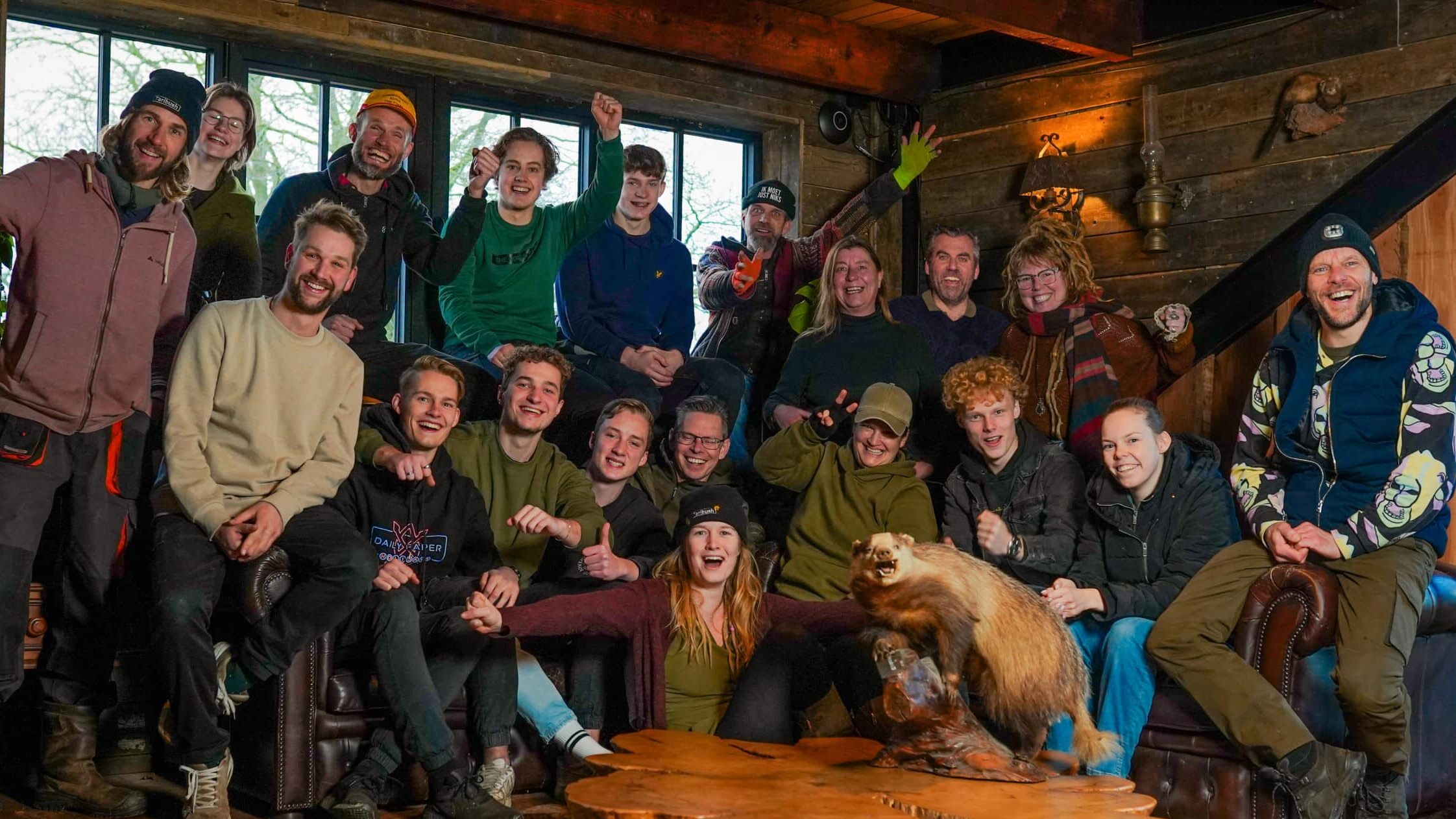 Groepsfoto van de personeelsleden van Taribush